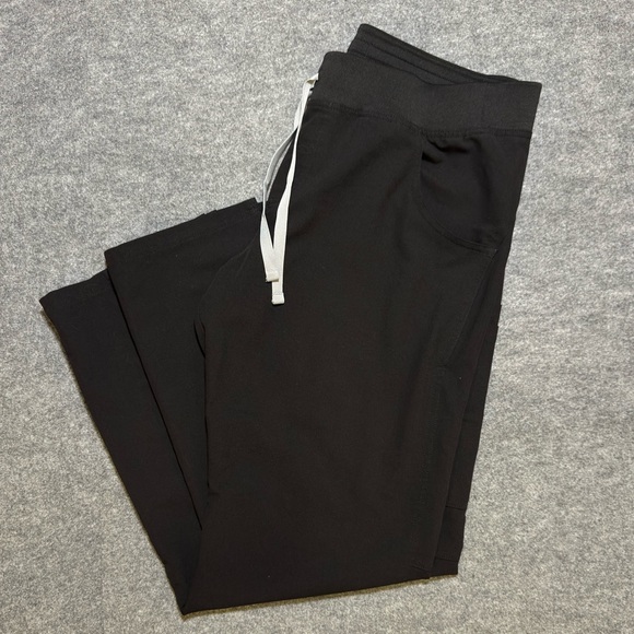 Figs Scrubs Women's Black Kade Cargo Scrub Pants - Picture 7 of 12